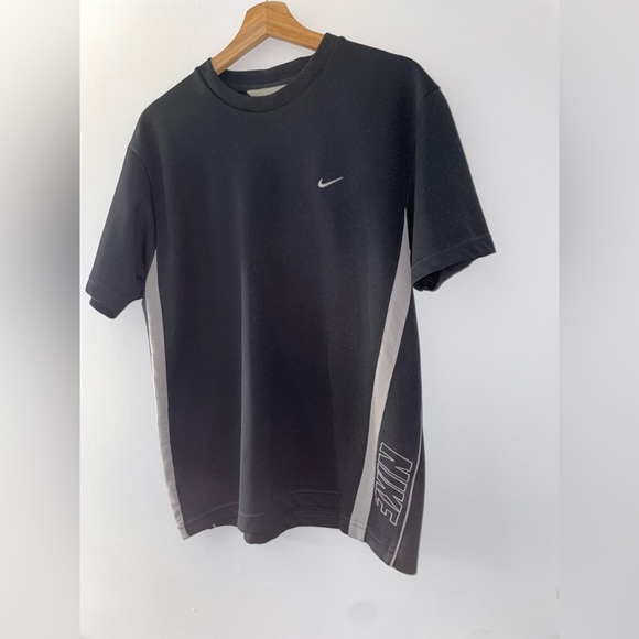 Nike Fitness Tee Shirt - Picture 11 of 11
